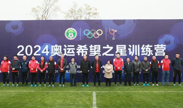 布拉德利出生于2003年，2019年加入利物浦梯队，他在2021年9月联赛杯对阵诺维奇的比赛首次为利物浦出战，至今共为红军出场6次，他还13次代表北爱尔兰队出战。